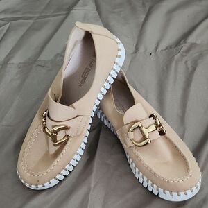 Ilse Jacobsen Tan Gold Flats Moccasin Style